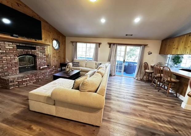 Bluebird Cabin Crestline ภายนอก รูปภาพ